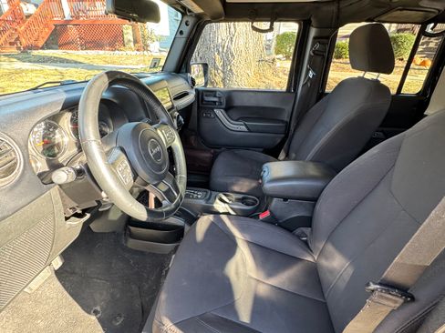 Used 2015 Jeep Wrangler Unlimited Sport w/ Quick Order Package 24S image 7