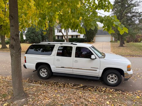 Used 2004 GMC Yukon XL SLT w/ Preferred Equipment Group image 9