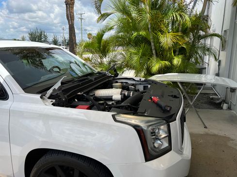 Used 2015 GMC Yukon Denali w/ Touring Package RWD image 8