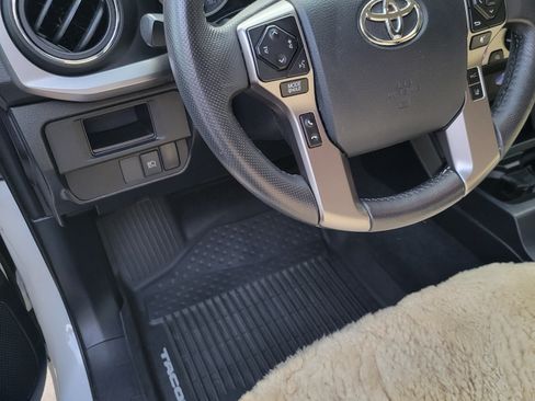 Used 2018 Toyota Tacoma SR5 image 12