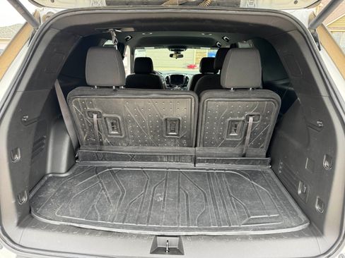 Used 2022 Chevrolet Traverse LT image 12