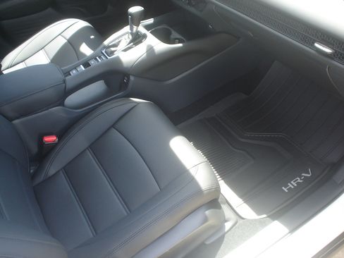 Used 2025 Honda HR-V LX image 11
