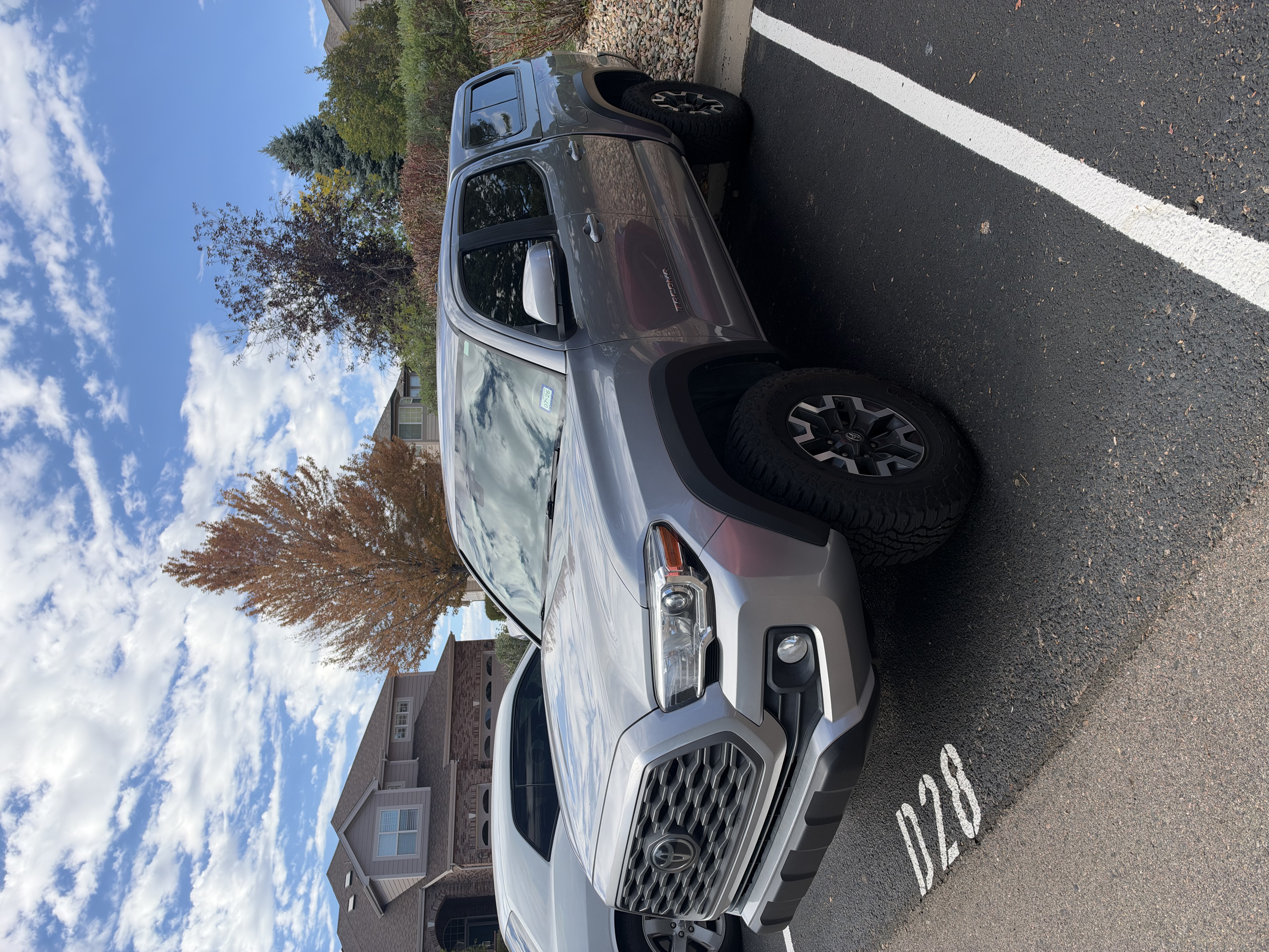 Used 2021 Toyota Tacoma TRD Off-Road w/ Technology Package AWD/4WD image 1