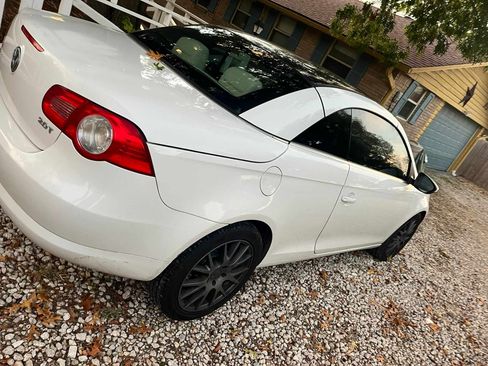 Used 2010 Volkswagen Eos Lux image 4