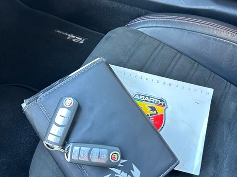 Used 2017 FIAT 124 Spider Abarth image 14