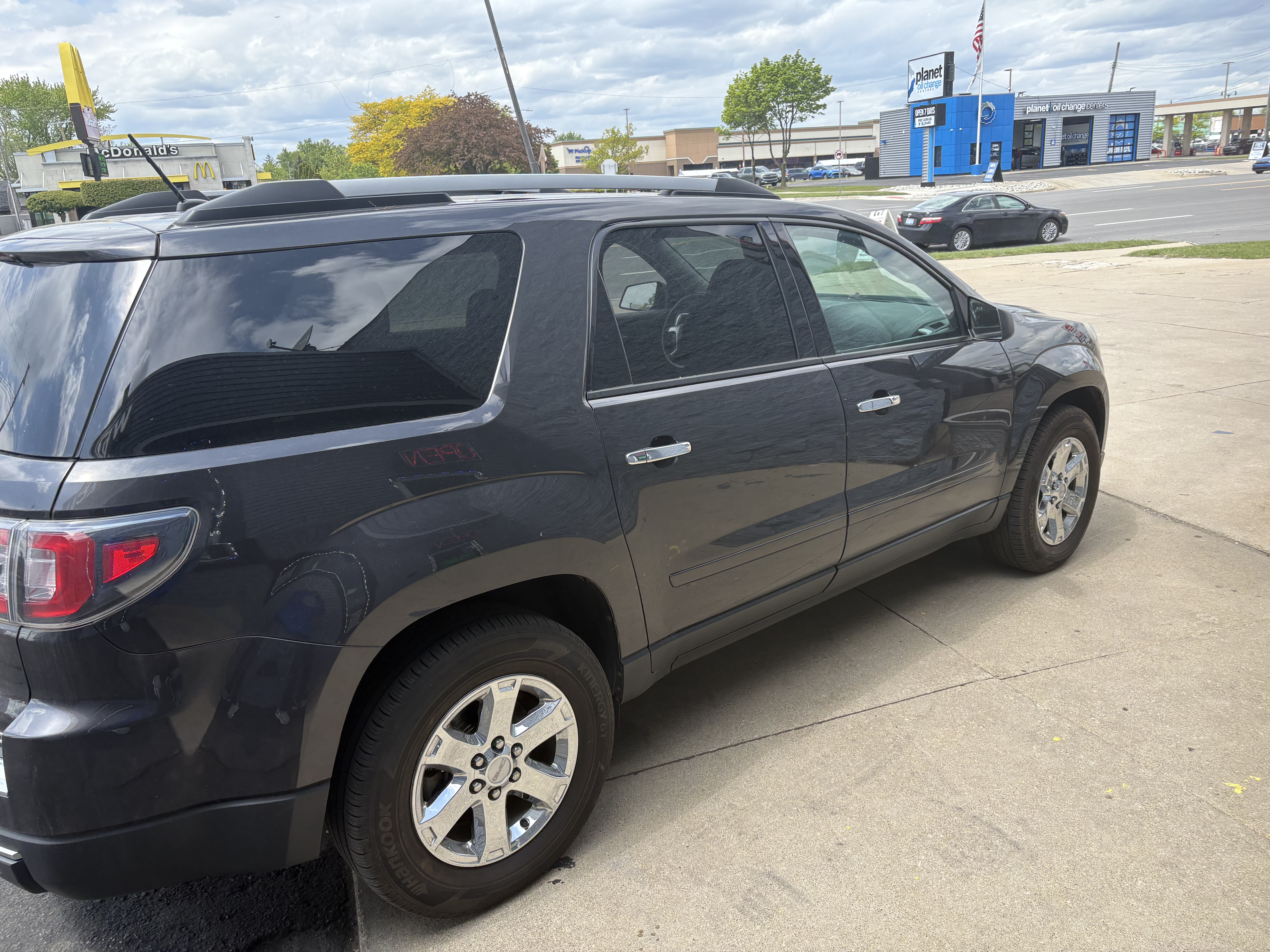 Used 2015 GMC Acadia SLE AWD/4WD image 10