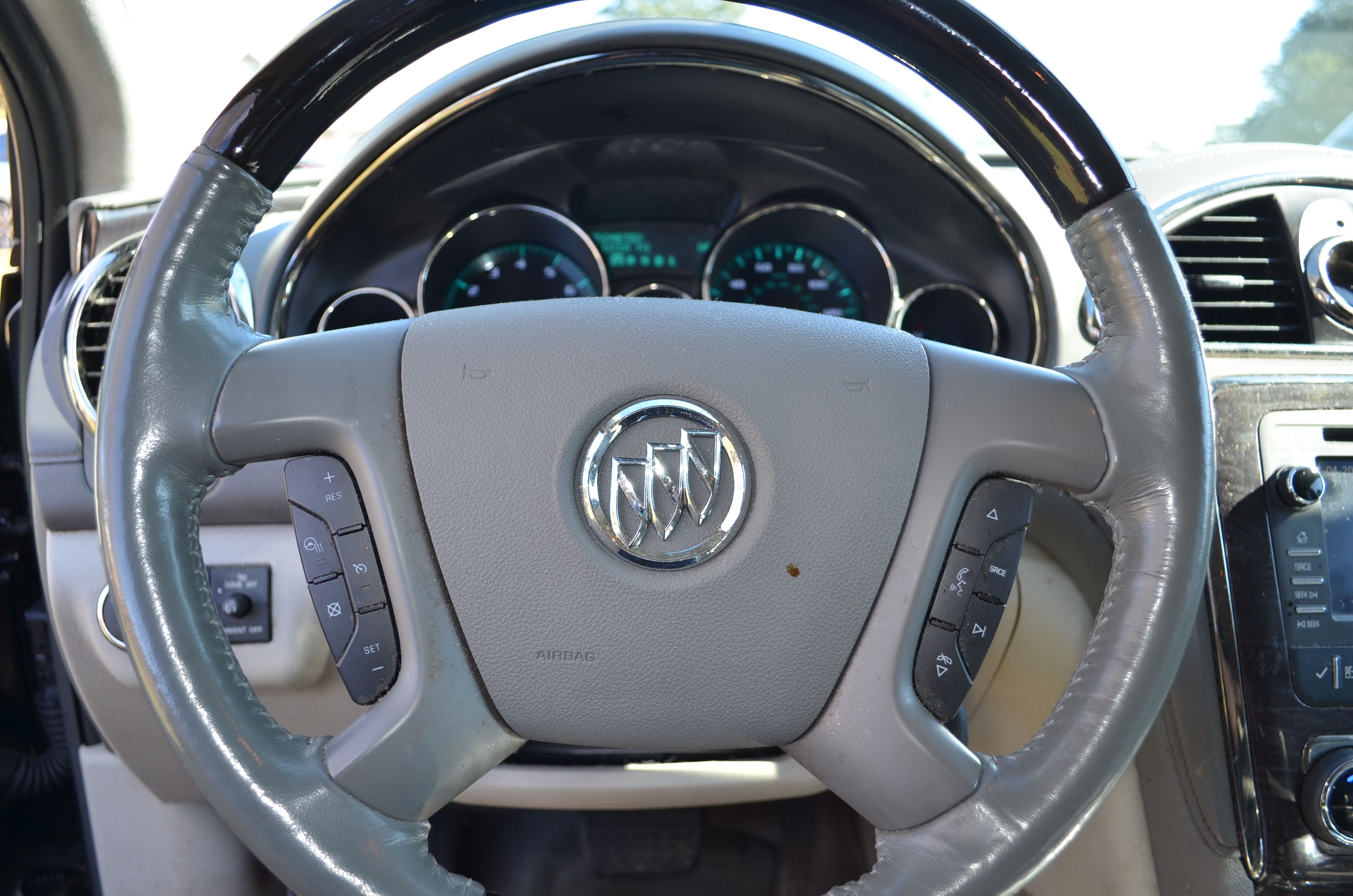 Used 2015 Buick Enclave Leather FWD image 15