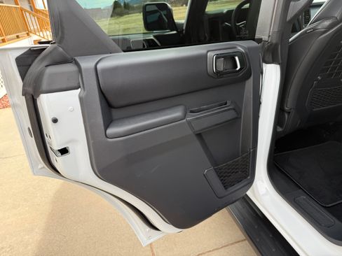 Used 2025 Ford Bronco Badlands image 16