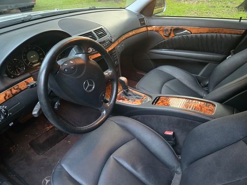Used 2005 Mercedes-Benz E 500 Sedan image 5