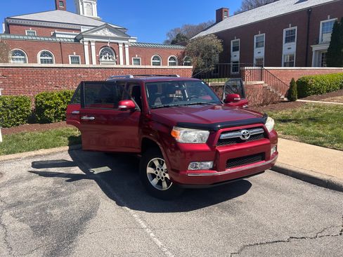 Used 2013 Toyota 4Runner SR5 image 2
