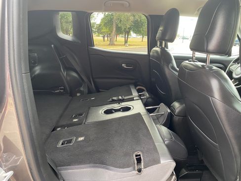 Used 2017 Jeep Renegade Limited image 24