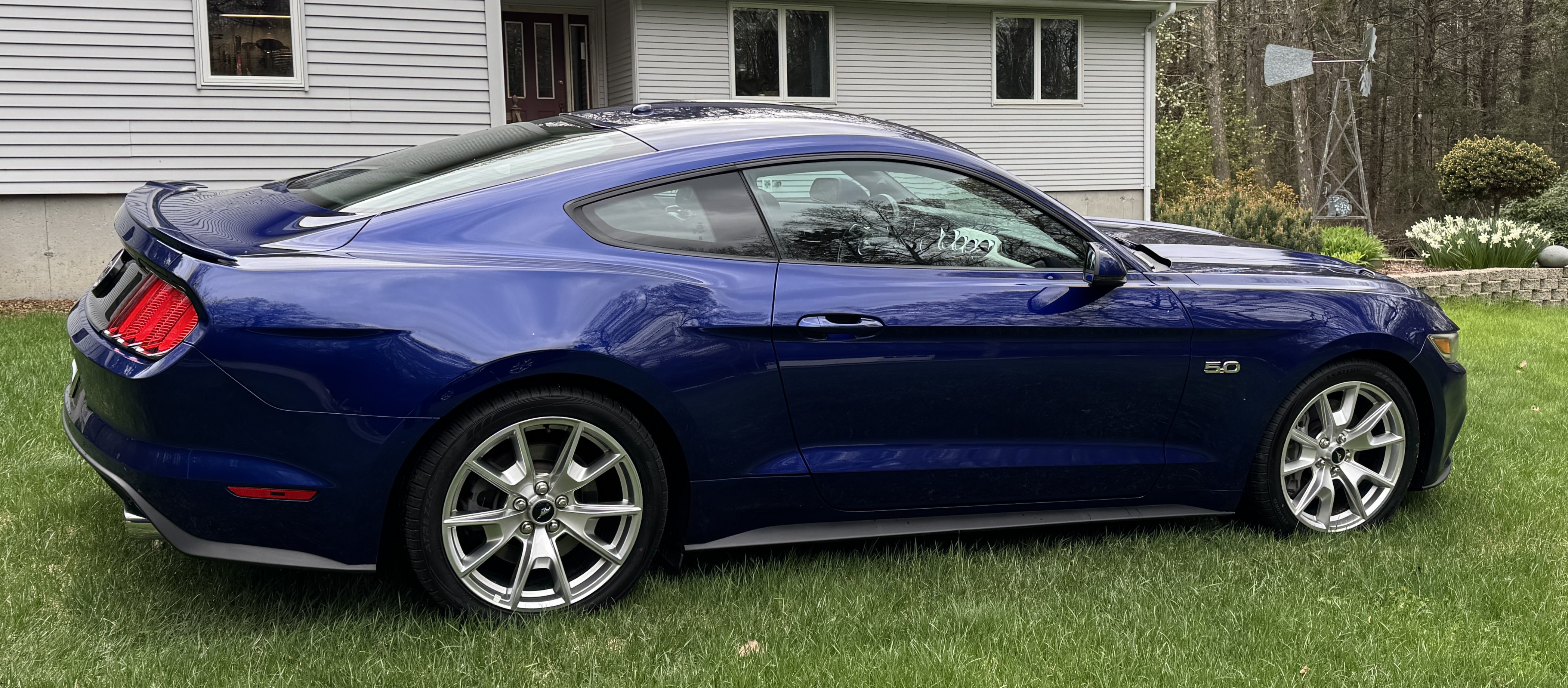 Used 2015 Ford Mustang GT Premium w/ Equipment Group 401A RWD image 9