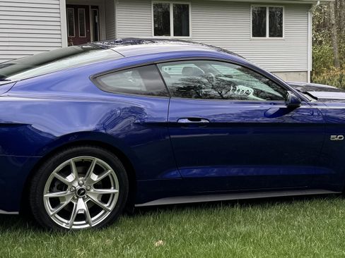 Used 2015 Ford Mustang GT Premium w/ Equipment Group 401A RWD image 9