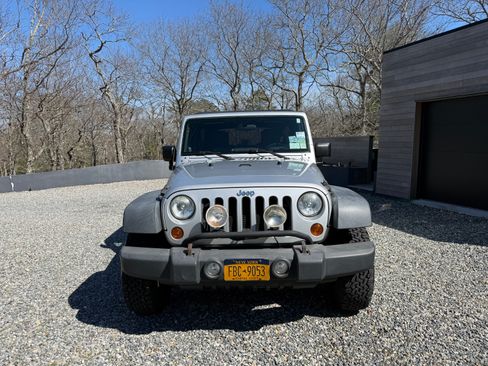 Used 2010 Jeep Wrangler Unlimited Sport image 13