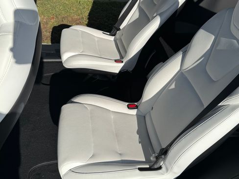 Used 2023 Tesla Model X Plaid image 8