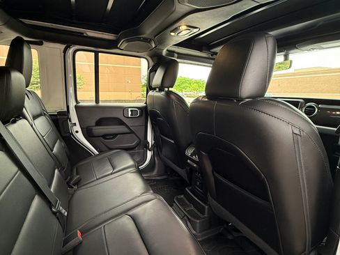 Used 2020 Jeep Wrangler Unlimited Sahara AWD/4WD image 9