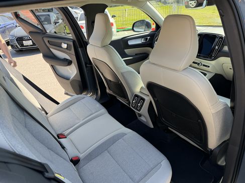 Used 2020 Volvo XC40 T5 Momentum w/ Premium Package image 15