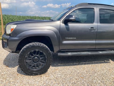 Used 2014 Toyota Tacoma 4x4 Double Cab w/ TRD Sport Package image 15