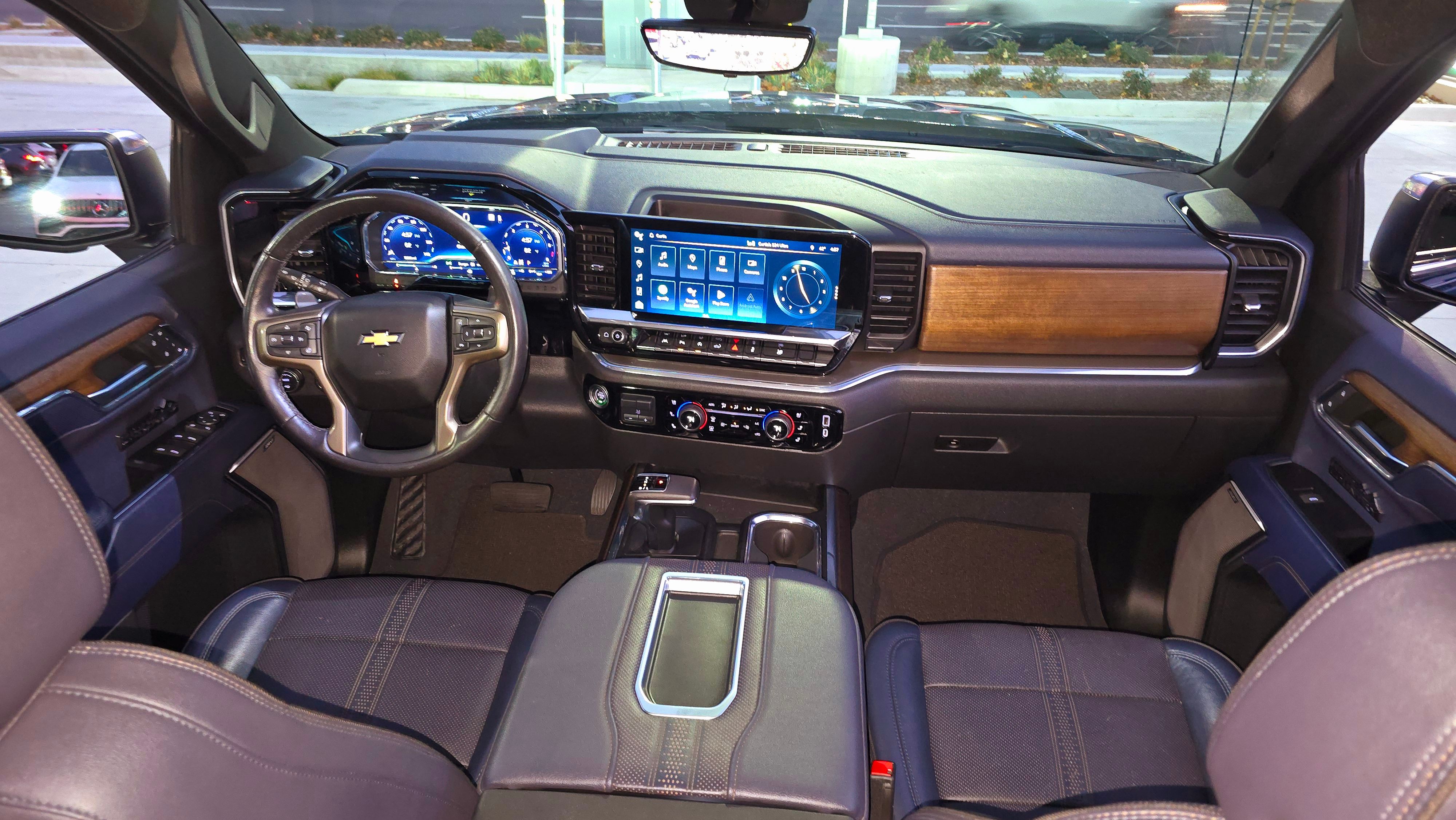 Used 2022 Chevrolet Silverado 1500 High Country w/ Technology Package AWD/4WD image 13