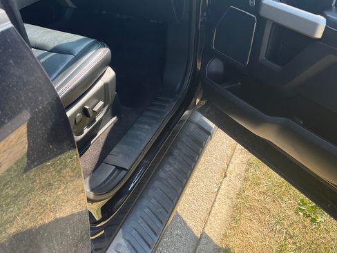 Used 2020 Ford F150 Lariat w/ Equipment Group 502A Luxury image 12