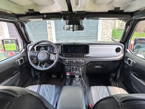 Used 2025 Jeep Gladiator Sport AWD/4WD image 15