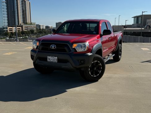 Used 2014 Toyota Tacoma PreRunner w/ Convenience Package image 1