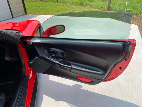 Used 2004 Chevrolet Corvette Z06 w/ Memory Package RWD image 20