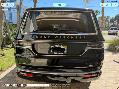 Used 2022 Jeep Grand Wagoneer Series III w/ Rear Seat Video Group 1 image 10