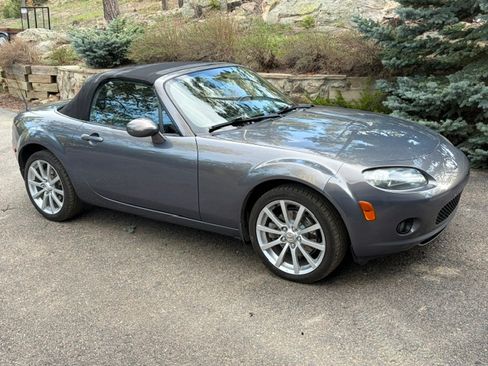 Used 2006 MAZDA MX-5 Miata Grand Touring w/ Premium Pkg RWD image 1