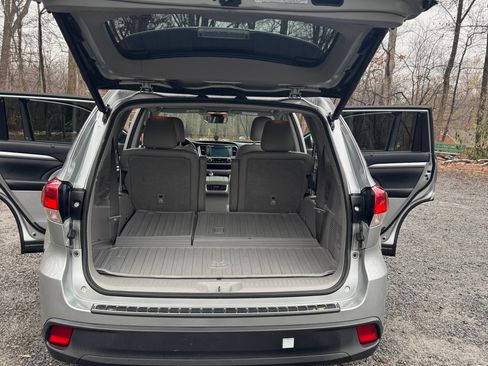 Used 2018 Toyota Highlander XLE image 12