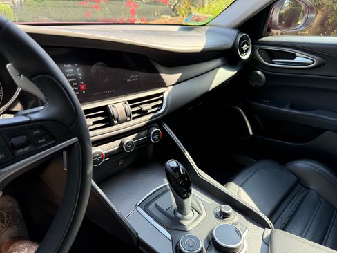 Used 2018 Alfa Romeo Giulia Ti Sport w/ Quick Order Package 22U Sport RWD image 10