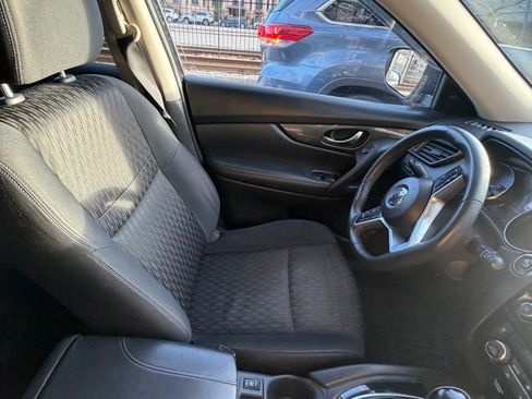 Used 2019 Nissan Rogue SV image 5