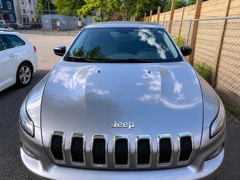 Used 2014 Jeep Cherokee Sport FWD image 1