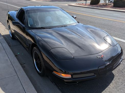 Used 2002 Chevrolet Corvette Z06 w/ Memory Pkg image 2