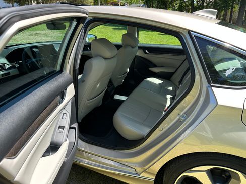 Used 2018 Honda Accord Touring image 8