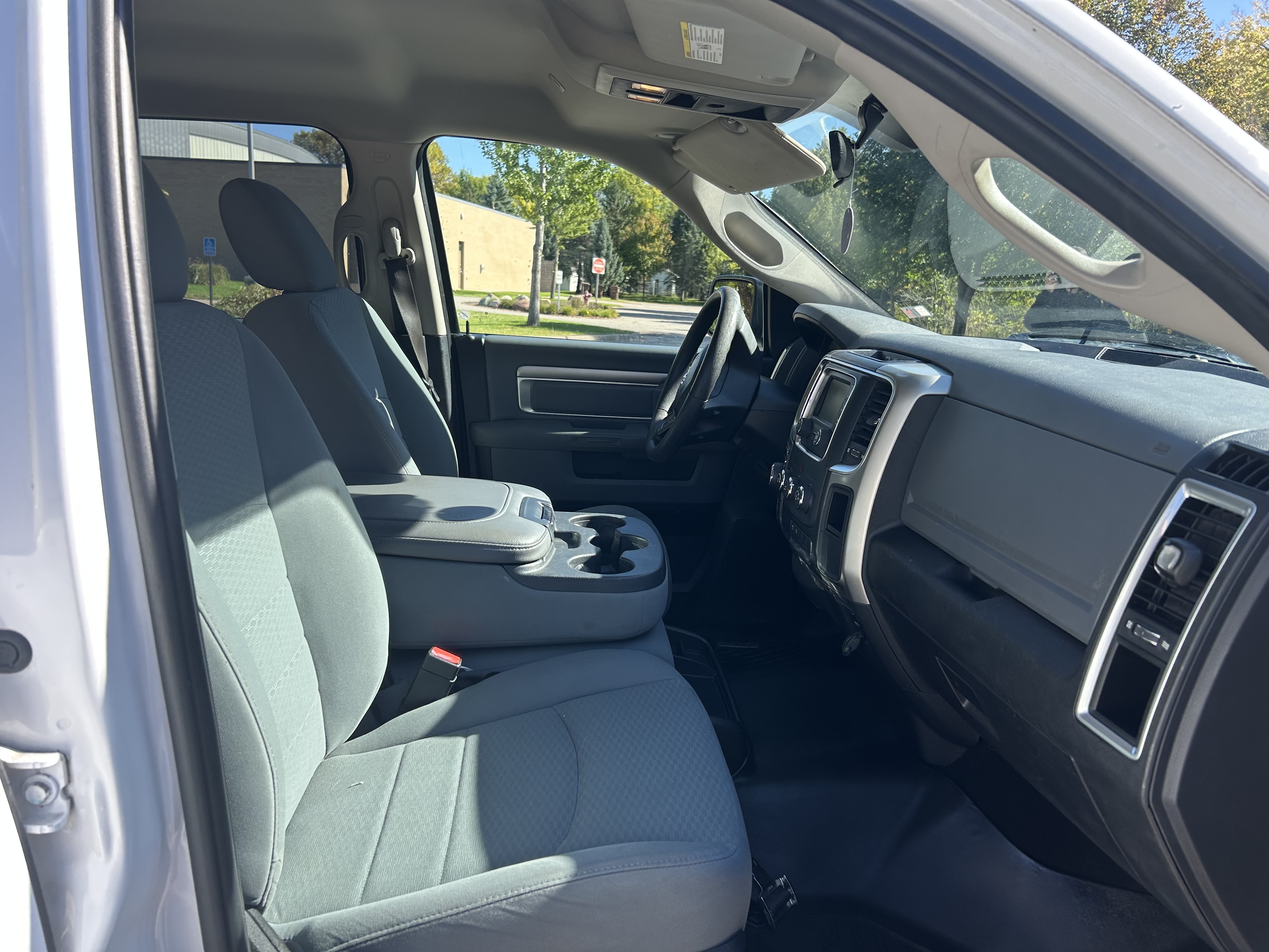 Used 2019 RAM 1500 Classic SLT AWD/4WD image 12