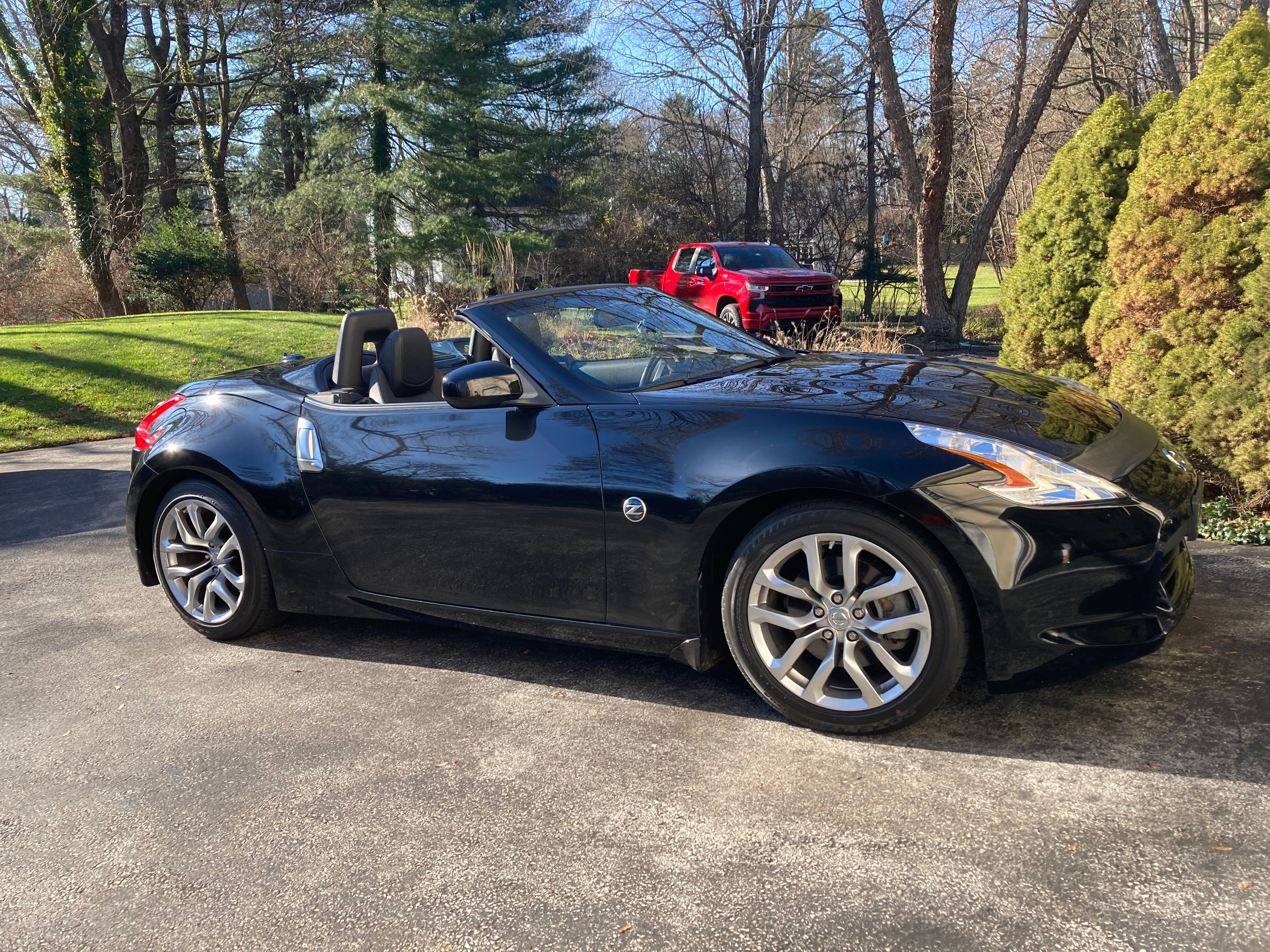 Used 2010 Nissan 370Z Touring RWD image 9