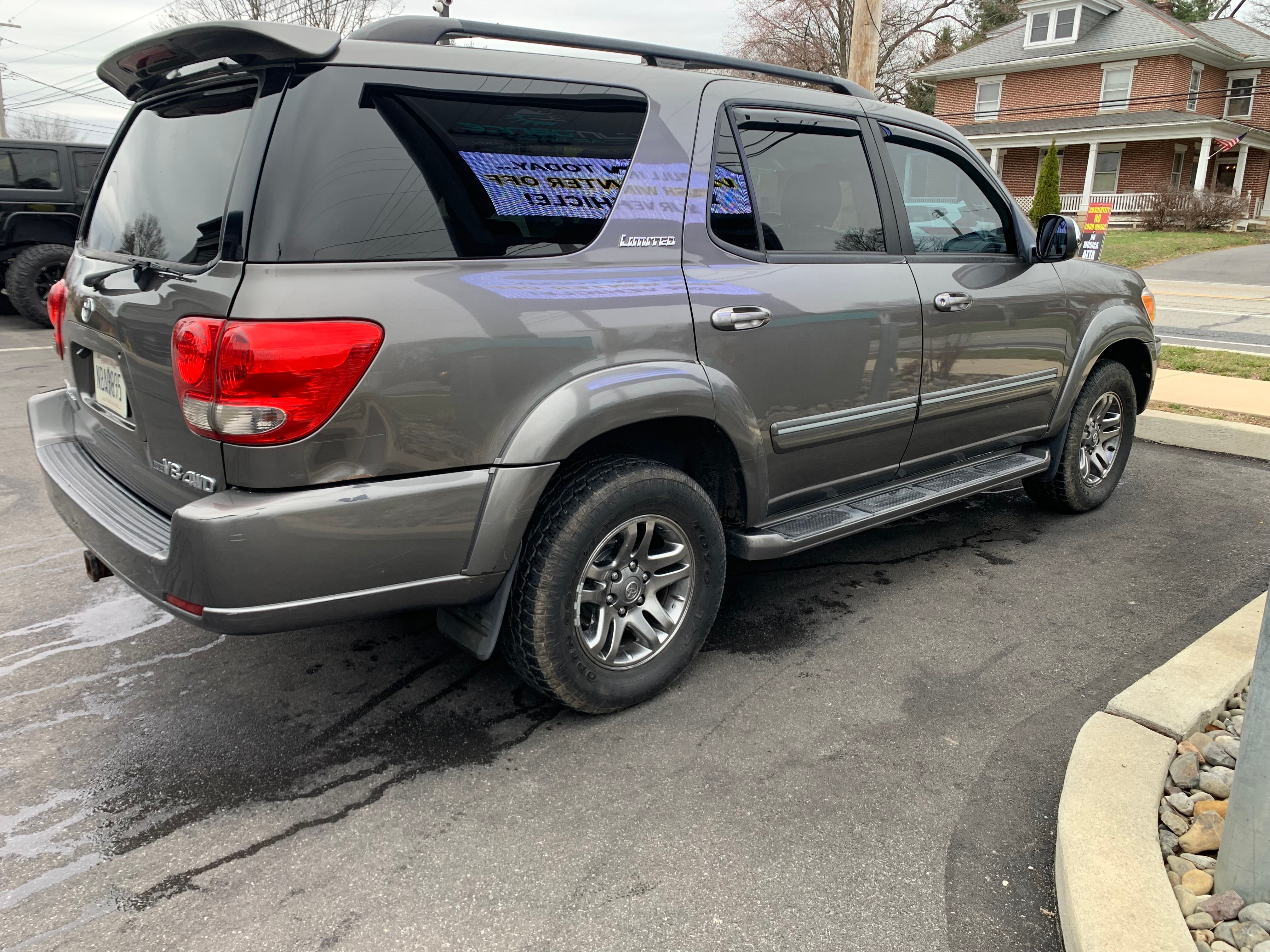 Used 2007 Toyota Sequoia Limited w/ Luxury Pkg AWD/4WD image 4