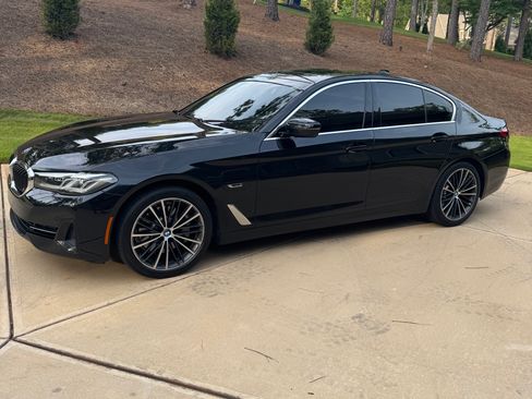 Used 2023 BMW 530e xDrive w/ Premium Package AWD/4WD image 1