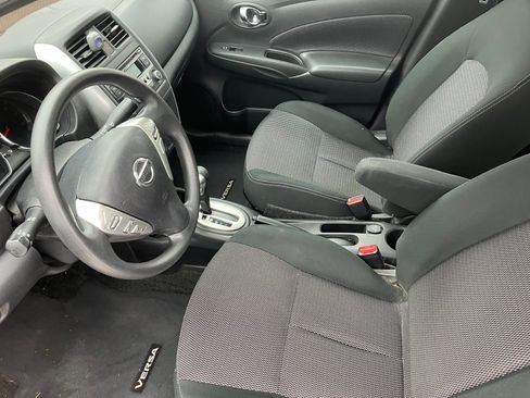 Used 2017 Nissan Versa SV image 5