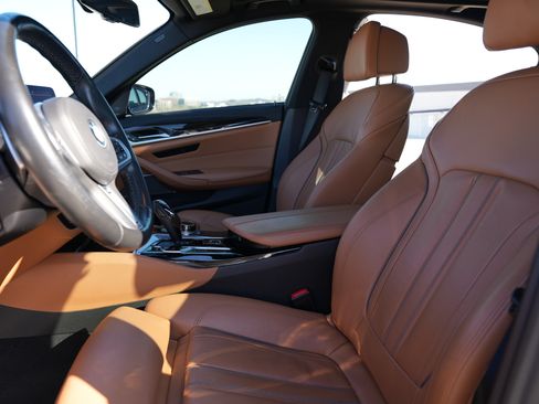 Used 2021 BMW M550i xDrive w/ Executive Package image 17