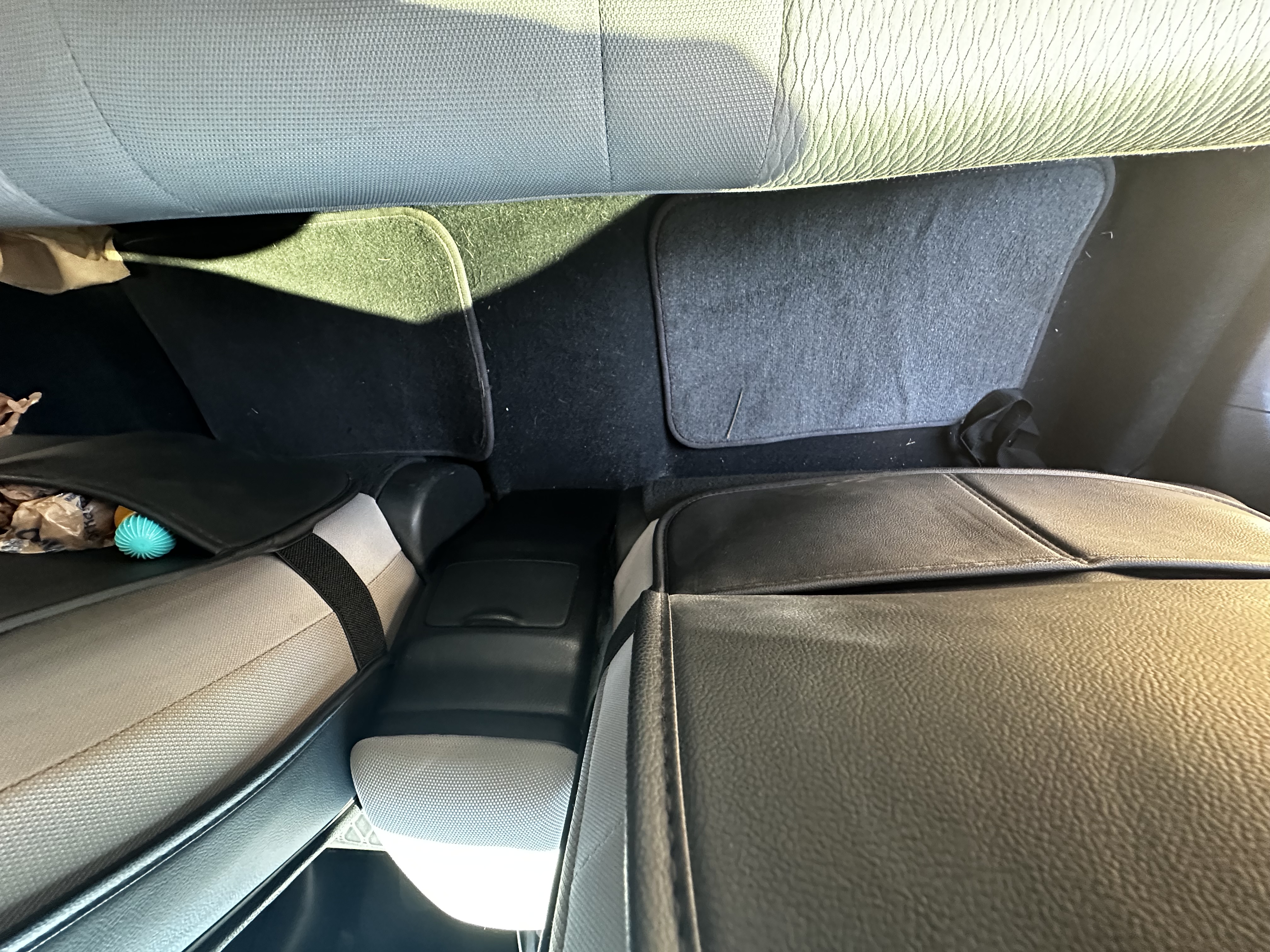 Used 2014 Toyota Corolla LE FWD image 19