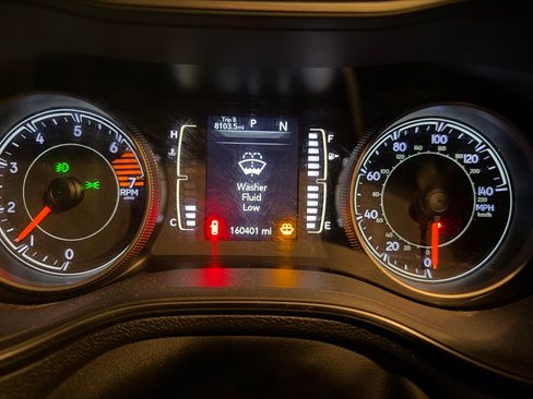 Used 2019 Jeep Cherokee Latitude Plus FWD image 12