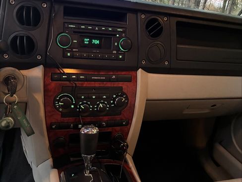 Used 2007 Jeep Commander Limited w/ Trailer Tow Group IV image 14