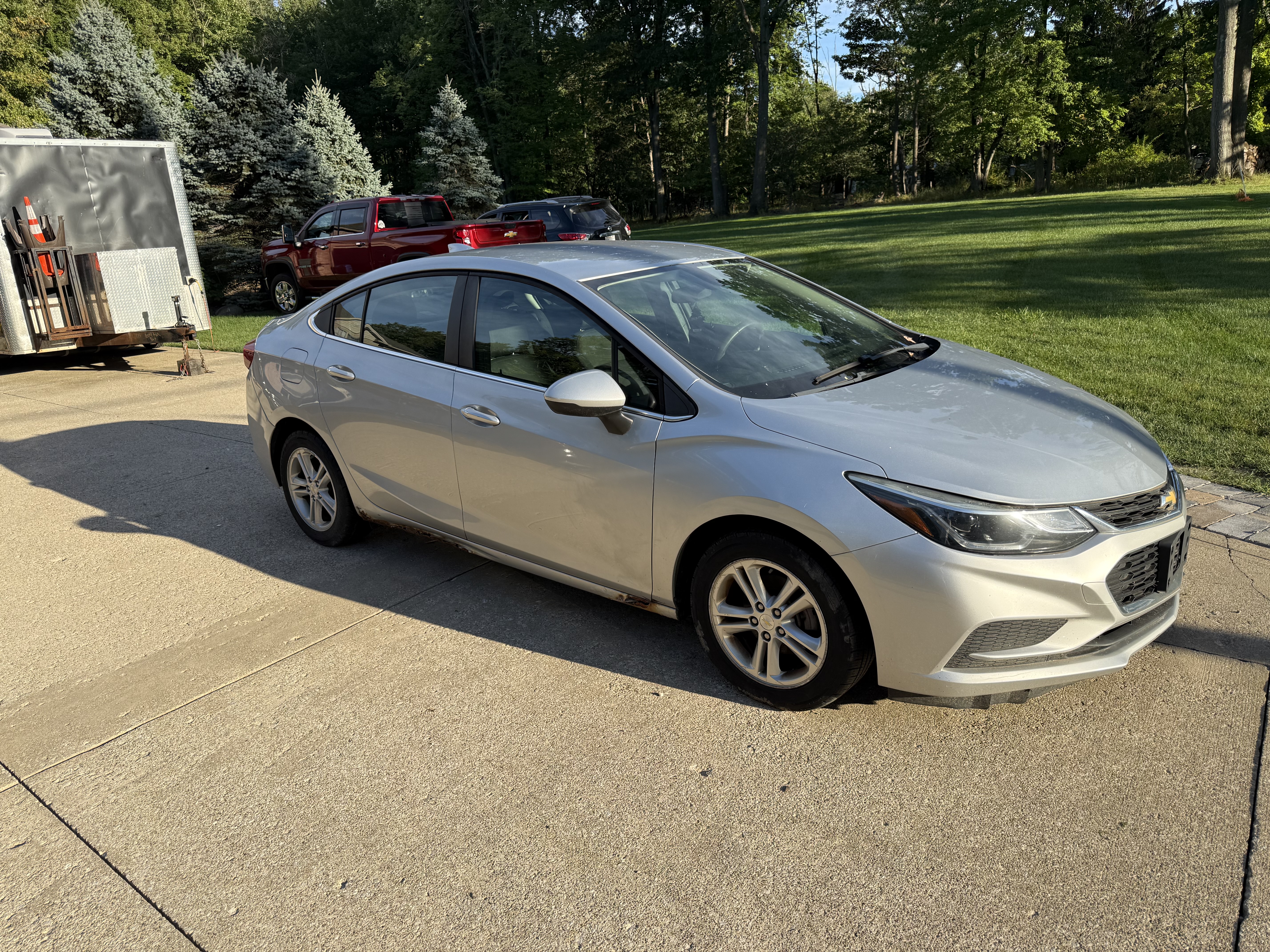 Used 2018 Chevrolet Cruze LT w/ Convenience Package FWD image 1