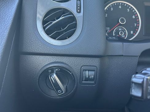 Used 2014 Volkswagen Tiguan S FWD image 10