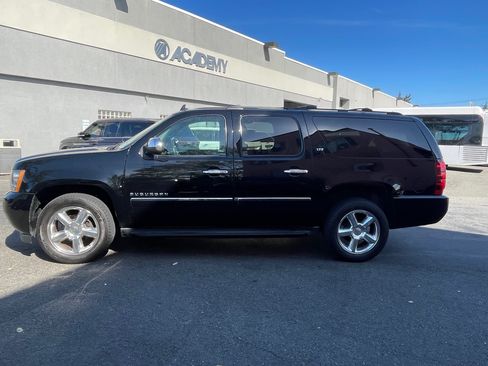 Used 2014 Chevrolet Suburban LTZ image 4