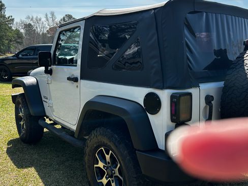 Used 2016 Jeep Wrangler Sport w/ Connectivity Group AWD/4WD image 20