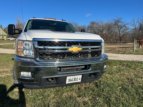 Used 2013 Chevrolet Silverado 3500 LT w/ Interior Plus Package image 8