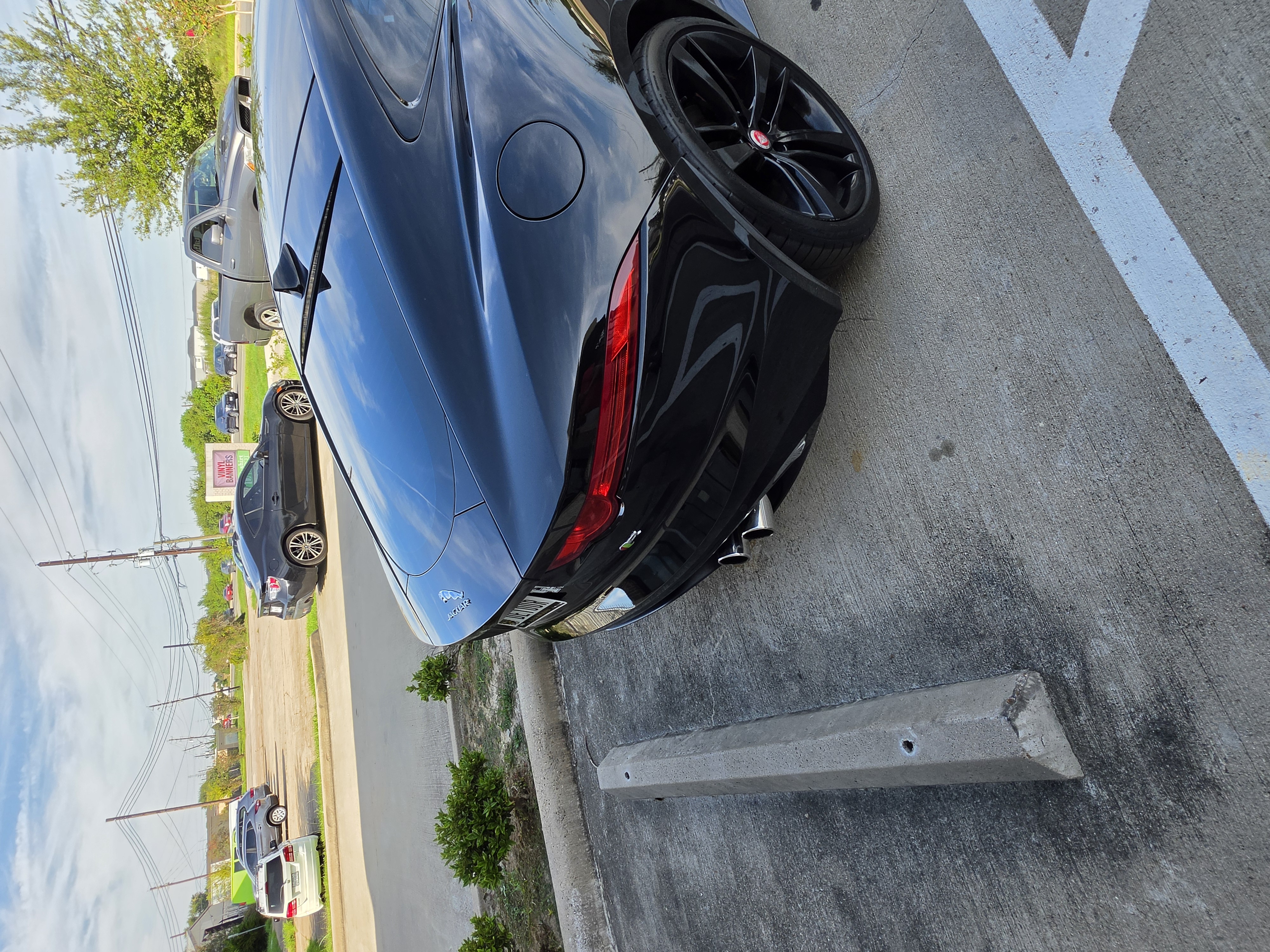 Used 2015 Jaguar F-TYPE R RWD image 24